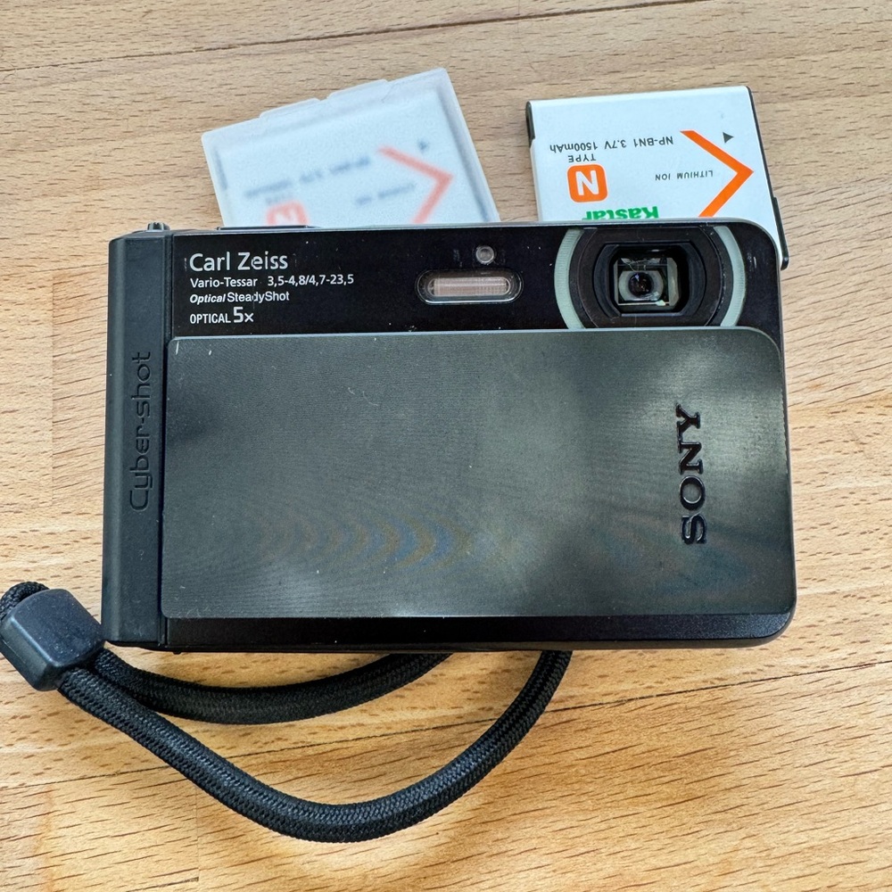 Sony cybershot 18MP digital camera